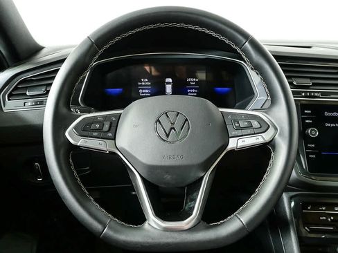 Certified 2023 Volkswagen Tiguan SE w/ Panoramic Sunroof Package image 12