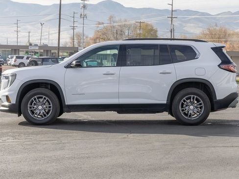 Used 2025 GMC Acadia Elevation image 3