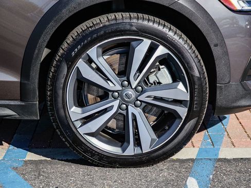 Used 2025 Volvo V60 B5 Cross Country Plus image 10