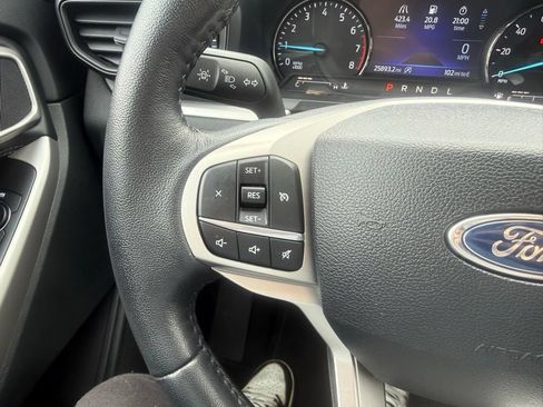Used 2024 Ford Explorer XLT AWD/4WD image 23