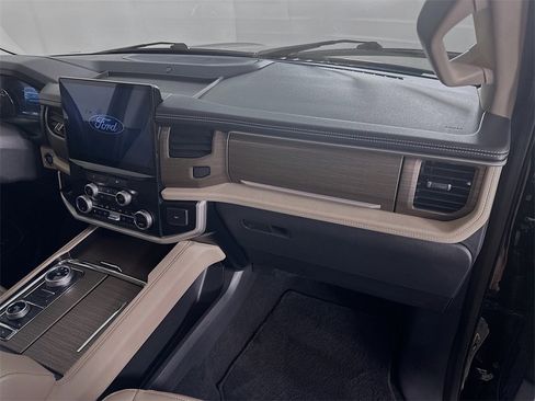 Used 2024 Ford Expedition Limited image 32