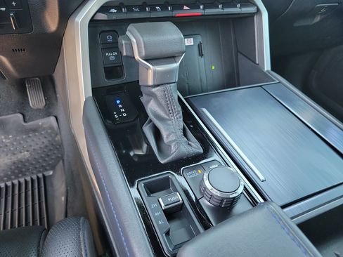 Used 2024 Toyota Tundra Platinum AWD/4WD image 19