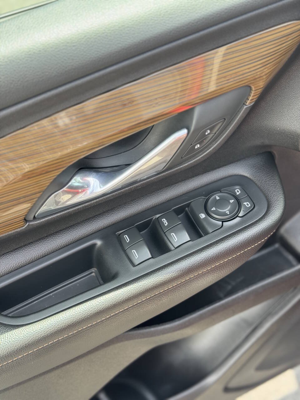 Used 2019 GMC Terrain SLE w/ Driver Convenience Package FWD image 17