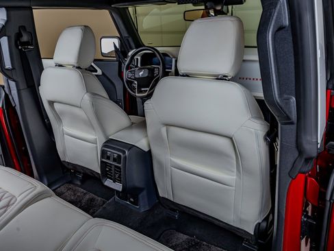Used 2025 Ford Bronco Heritage Edition AWD/4WD image 32