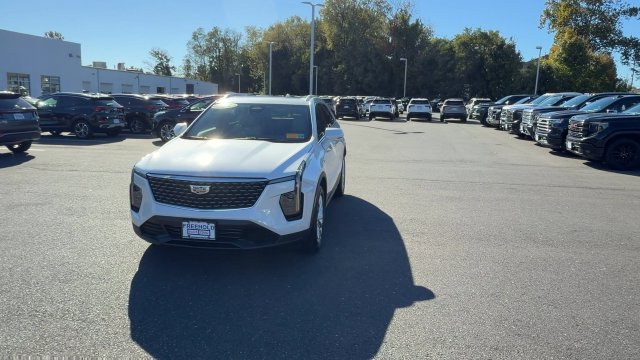 Certified 2024 Cadillac XT4 Luxury w/ Cold Weather Package AWD/4WD image 3