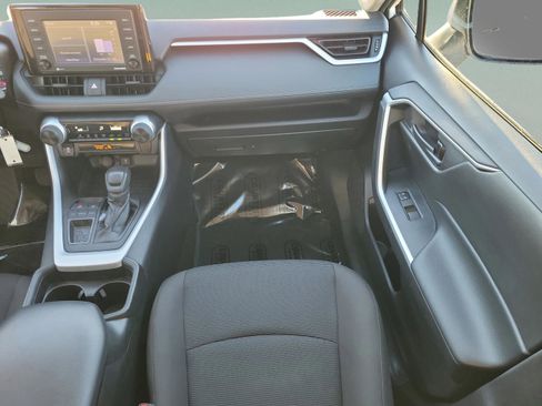 Used 2021 Toyota RAV4 LE image 15