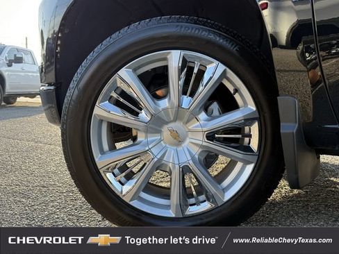 Used 2025 Chevrolet Silverado 1500 High Country w/ High Country Premium Package AWD/4WD image 10