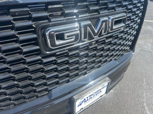 Used 2022 GMC Yukon XL Denali w/ Denali Premium Package image 10