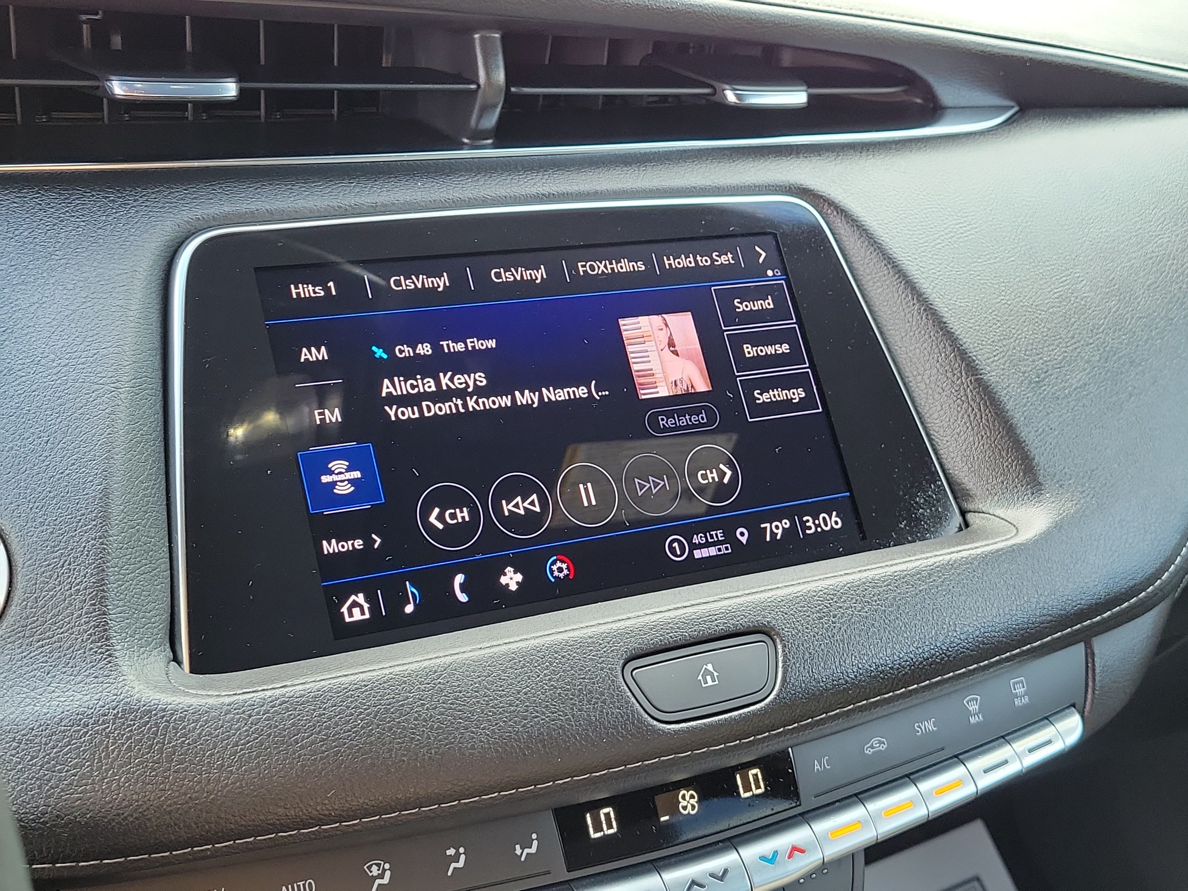 Used 2023 Cadillac XT4 Premium Luxury w/ Cold Weather Package AWD/4WD image 27
