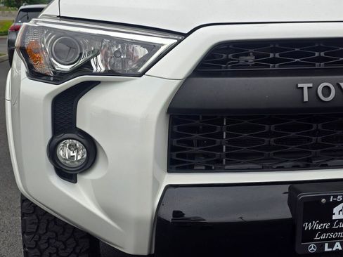 Used 2018 Toyota 4Runner TRD Off-Road Premium AWD/4WD image 29