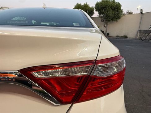 Used 2016 Toyota Camry XLE w/ Moonroof Package FWD image 11
