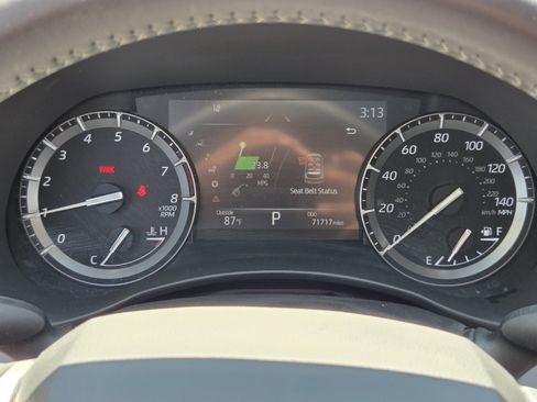 Used 2020 Toyota Highlander XLE FWD image 22
