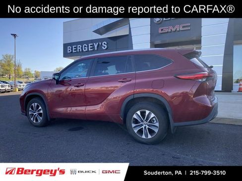 Used 2023 Toyota Highlander XLE AWD/4WD image 2