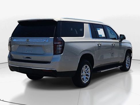 Used 2023 Chevrolet Suburban LT w/ Luxury Package AWD/4WD image 6