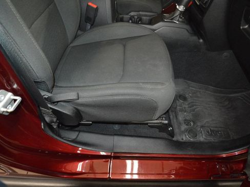 Used 2021 Jeep Gladiator Sport image 9