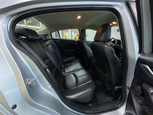 Used 2018 MAZDA MAZDA3 Touring FWD image 24