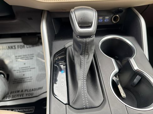 Used 2022 Toyota Highlander XLE image 29