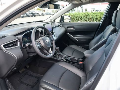 Used 2023 Toyota Corolla Cross XLE w/ Convenience Package FWD image 17
