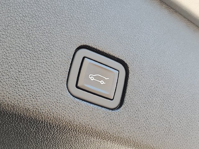 Certified 2024 Cadillac XT6 Premium Luxury w/ LPO, Floor Liner Package AWD/4WD image 43