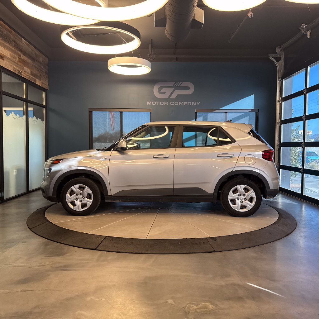 Used 2020 Hyundai Venue SE FWD image 6