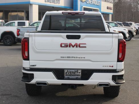 Used 2024 GMC Sierra 1500 AT4 w/ Technology Package image 5