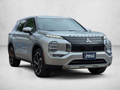 Used 2022 Mitsubishi Outlander SE AWD/4WD image 3