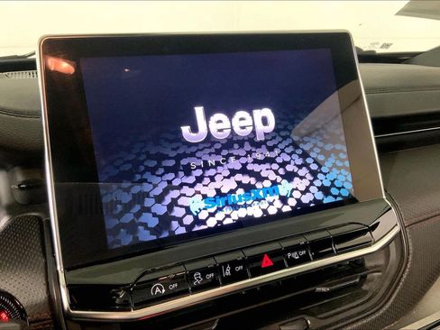 Used 2025 Jeep Compass Trailhawk AWD/4WD image 6