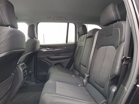 Certified 2023 Jeep Grand Cherokee Laredo image 10