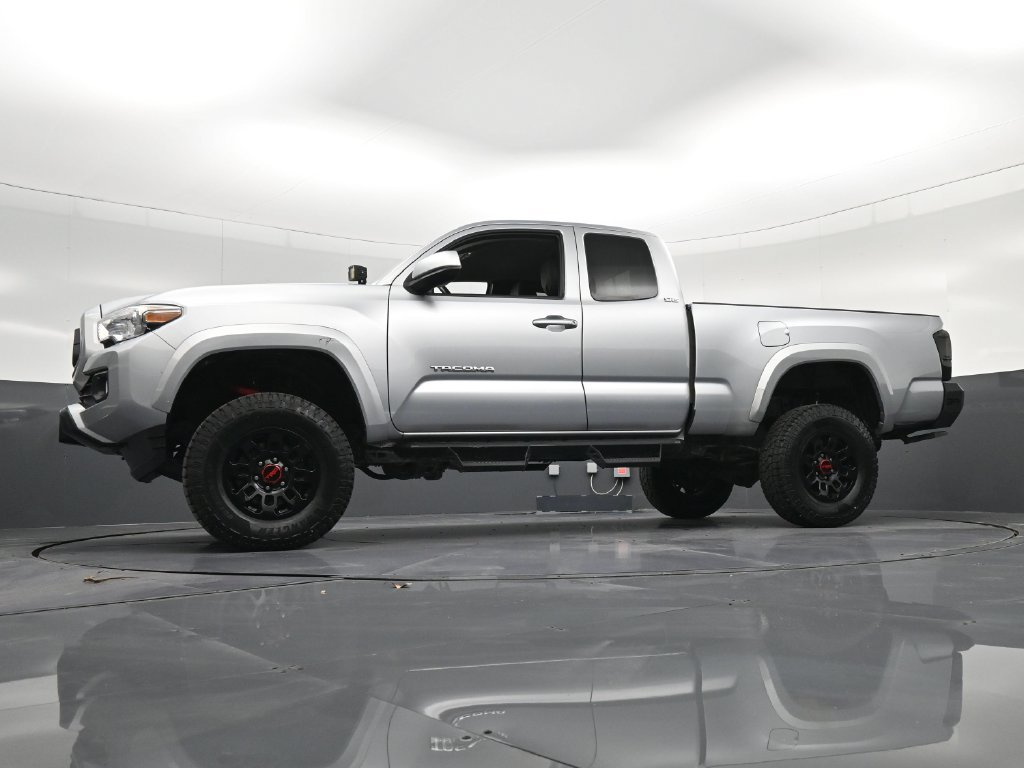 Used 2022 Toyota Tacoma SR5 AWD/4WD image 30