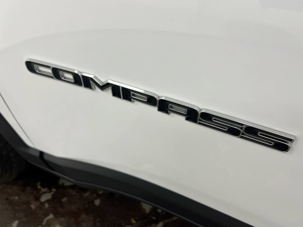 Used 2024 Jeep Compass Latitude AWD/4WD image 25