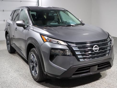 Used 2024 Nissan Rogue SV FWD image 5