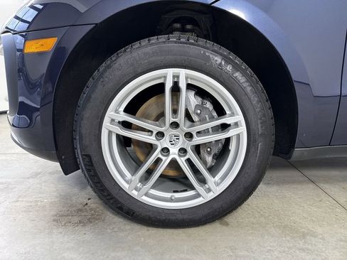 Certified 2022 Porsche Macan AWD/4WD image 13