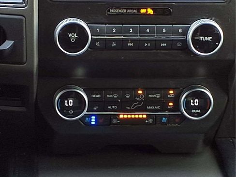 Used 2021 Ford Expedition XLT image 15