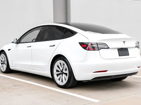 Used 2021 Tesla Model 3 Standard Range Plus RWD image 6