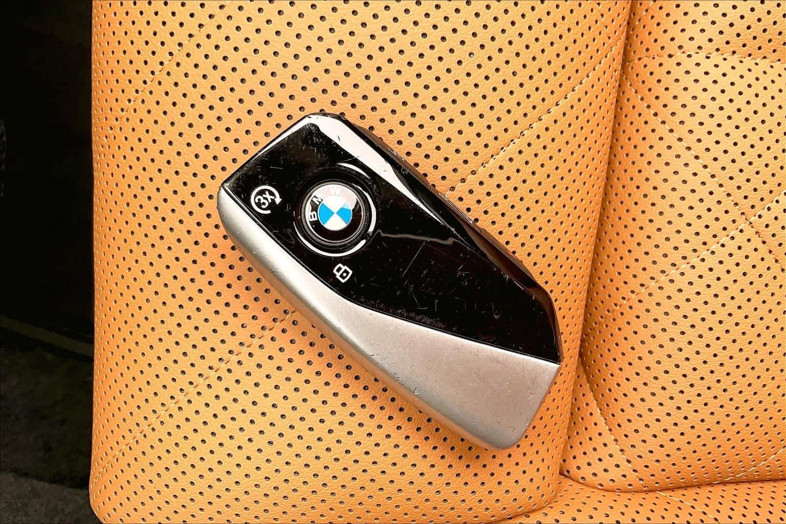 Used 2025 BMW X7 xDrive40i w/ Premium Package AWD/4WD image 14