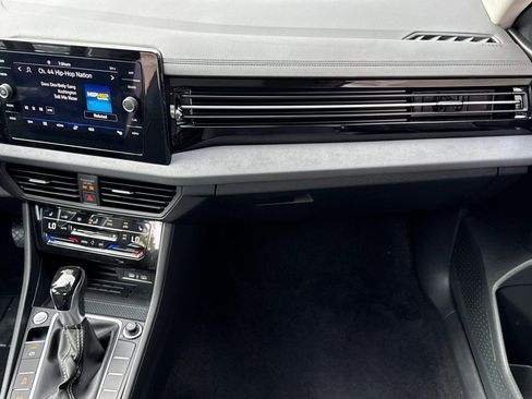 Used 2025 Volkswagen Jetta SE FWD image 28