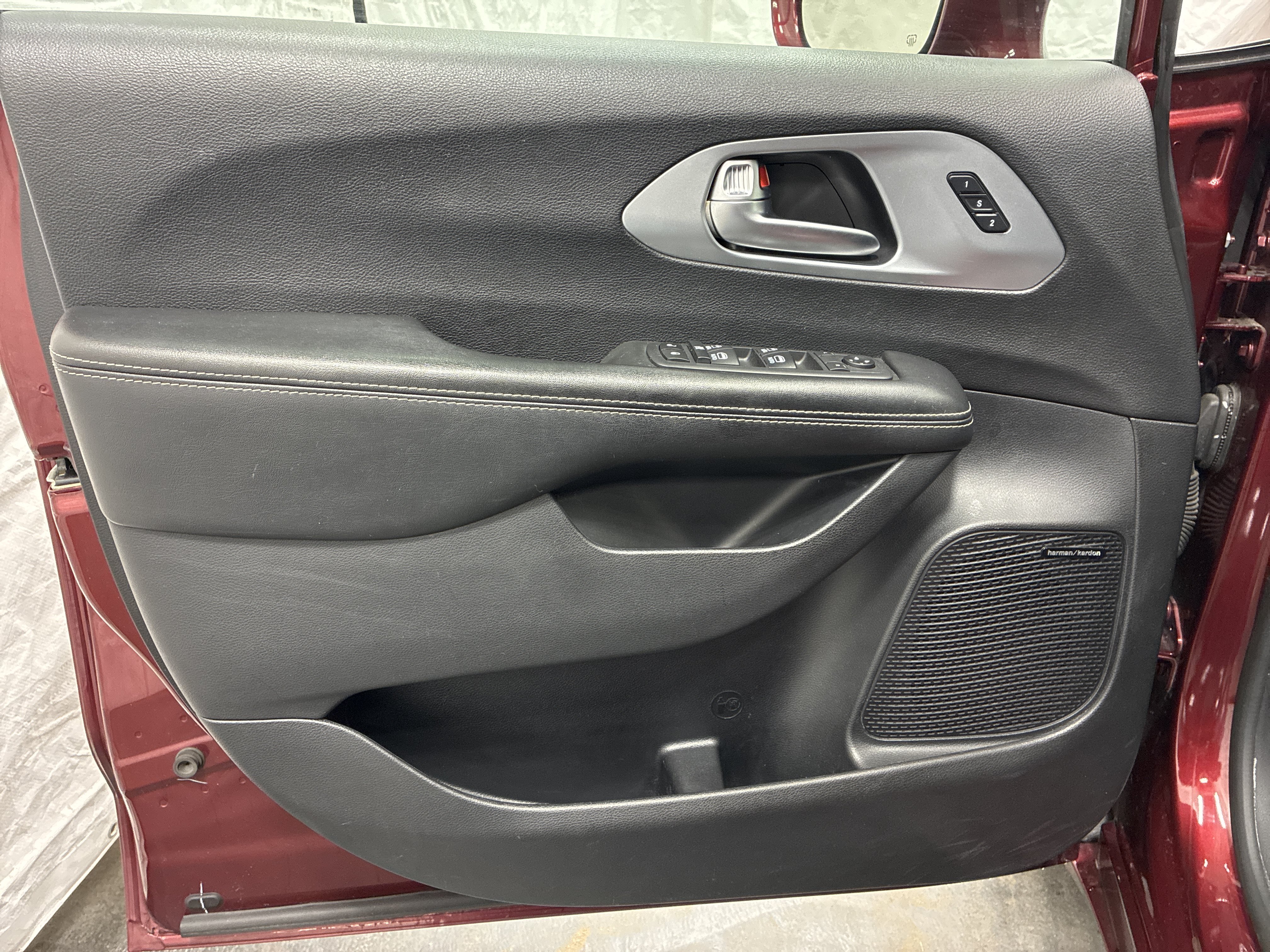 Used 2020 Chrysler Pacifica Touring-L Plus w/ Advanced Safetytec Group FWD image 17