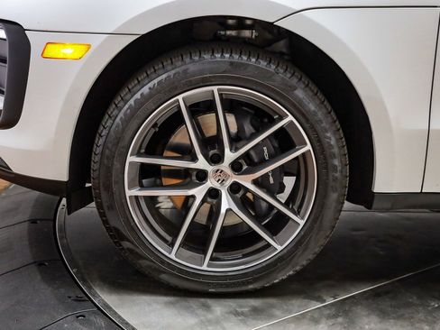 Certified 2025 Porsche Macan image 10
