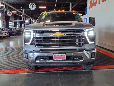 Used 2024 Chevrolet Silverado 2500 LTZ w/ LTZ Plus Package AWD/4WD image 2