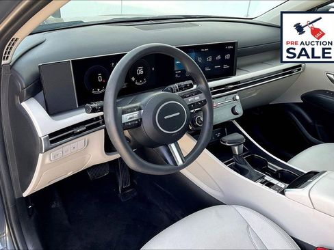 Used 2025 Hyundai Tucson SEL FWD image 13