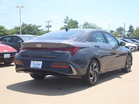 Used 2025 Hyundai Elantra SEL FWD image 5
