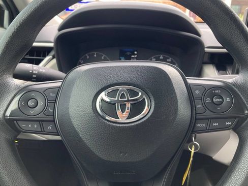 Used 2025 Toyota Corolla Cross L FWD image 16