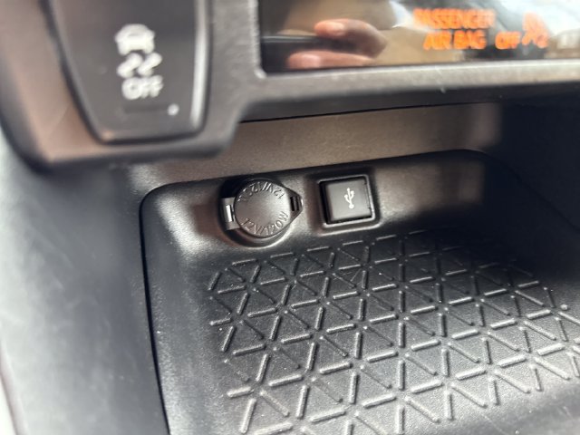 Used 2022 Toyota RAV4 LE AWD/4WD image 33