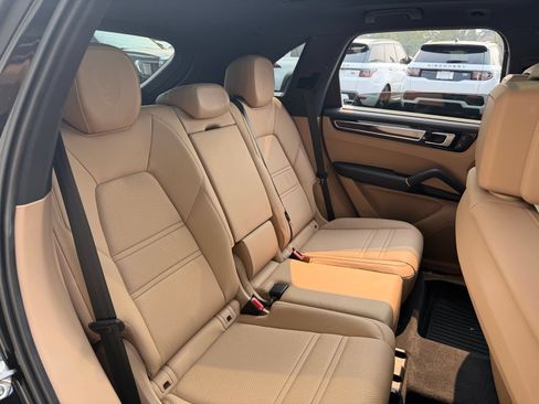 Used 2023 Porsche Cayenne S AWD/4WD image 18