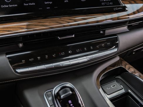 Used 2023 Cadillac Escalade Sport Platinum AWD/4WD image 65