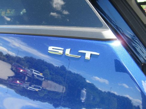 Used 2023 GMC Terrain SLT FWD image 15