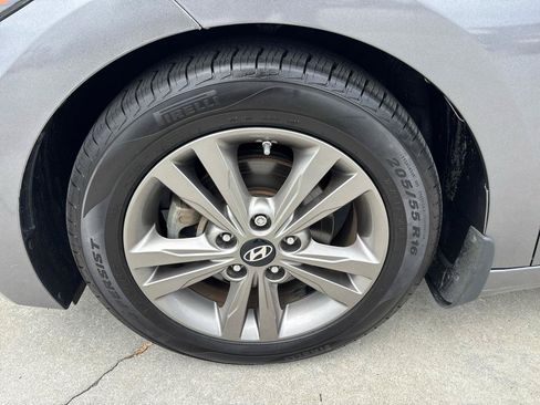 Used 2018 Hyundai Elantra Value Edition FWD image 11