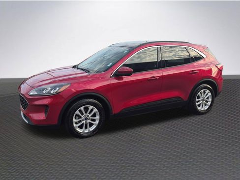 Used 2020 Ford Escape SE image 2
