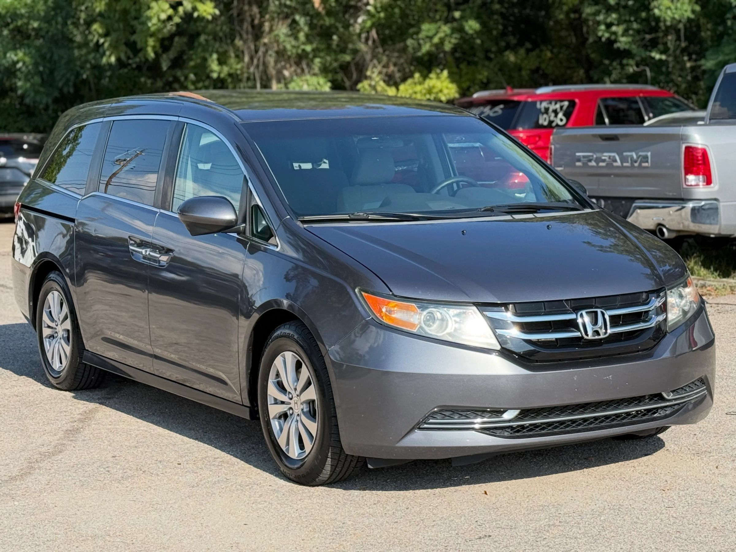 Used 2016 Honda Odyssey SE image 1