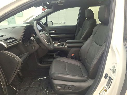 Certified 2025 Toyota Sienna Limited image 11